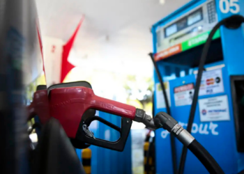 Os estados do Rio de Janeiro e Rondônia decidiram não reduzir o ICMS sobre o diesel, contrariando medidas do governo federal que prevê subsídio de R$ 1,20 por litro. Apenas dois estados se posicionaram contra a redução.