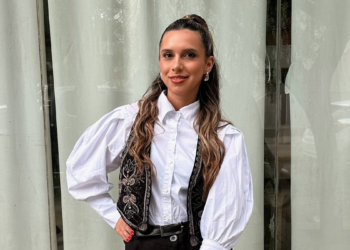  Empresário Mariano Páez, pai de Agostina Páez, é registrado em vídeo fazendo gestos polêmicos e declarações críticas na Argentina; filha responde processo no Brasil.
