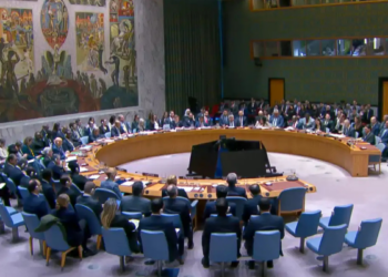 ONU deve analisar resolução que pode autorizar uso da força no Estreito de Ormuz; proposta divide potências e ocorre em meio a conflito envolvendo Irã, EUA e Israel.