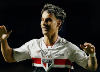 São Paulo vence o Cruzeiro por 4 a 1 no Morumbi, com hat-trick de Ferreira. Resultado mantém o time paulista entre os líderes do Brasileirão.