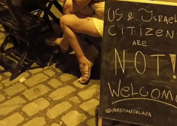 Bar na Lapa, Rio de Janeiro, recebeu multa do Procon por proibir entrada de americanos e israelenses, prática considerada abusiva e discriminatória