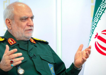 Ataque aéreo coordenado por Estados Unidos e Israel matou Majid Khademi, chefe da inteligência da Guarda Revolucionária do Irã, em Teerã, elevando tensões no Oriente Médio