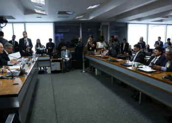 A CPI do Crime Organizado pede 60 dias a mais para concluir trabalhos, com foco em depoimentos e documentos estratégicos, após desdobramentos do caso Master.