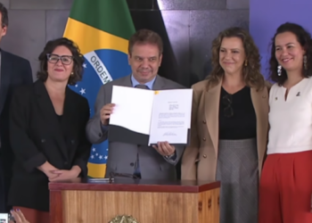 Governo federal lança protocolo nacional para investigar crimes contra jornalistas, reforçando a proteção à liberdade de imprensa e a atuação das forças de segurança.