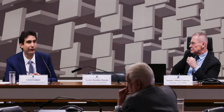 Presidente do Banco Central, Gabriel Galípolo, afirma que sigilo de oito anos sobre documentos da liquidação do Banco Master segue normas internas e não é medida excepcional.