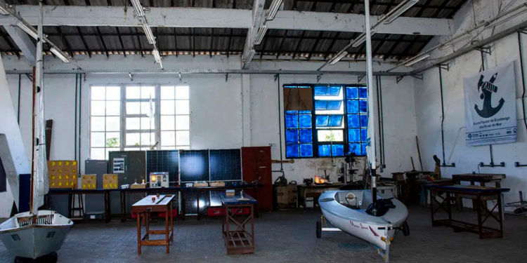 Novo centro na UFRJ vai capacitar moradores da Baía de Guanabara em economia do mar, sustentabilidade e geração de renda, com foco em comunidades tradicionais.