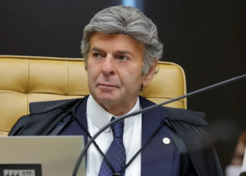 Durante julgamento no STF, Luiz Fux rebate generalizações sobre corrupção no Rio de Janeiro; caso sobre eleição-tampão de governador segue suspenso.