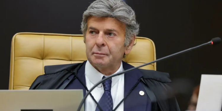 Durante julgamento no STF, Luiz Fux rebate generalizações sobre corrupção no Rio de Janeiro; caso sobre eleição-tampão de governador segue suspenso.