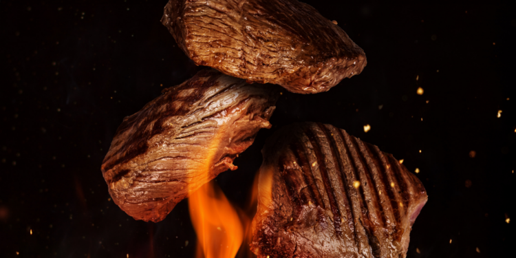 Ranking do TasteAtlas coloca fraldinha, alcatra e picanha entre os 20 melhores pratos do mundo, reforçando a força do churrasco brasileiro na gastronomia global.