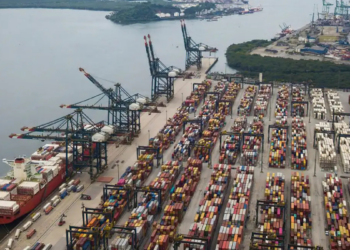 O Porto de Santos passou a priorizar navios com combustíveis em caráter emergencial após alerta de risco de desabastecimento em São Paulo, segundo decisão da Autoridade Portuária de Santos.