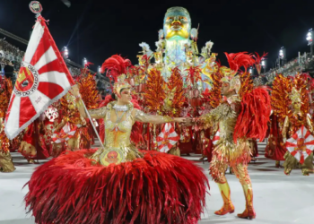 Liesa e prefeitura do Rio firmam acordo para ampliar o Grupo Especial do carnaval carioca até 15 escolas em 2030, com transição gradual e novas regras de acesso e rebaixamento.
