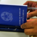 Pesquisa da CNI mostra que o emprego com carteira assinada segue como o mais desejado pelos brasileiros, mesmo com o crescimento de trabalhos autônomos e por aplicativos.