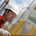 Dados da ANP mostram que o Brasil possui reservas de petróleo suficientes para aproximadamente 12,7 anos de produção, com alta nas reservas provadas e destaque para o pré-sal.
