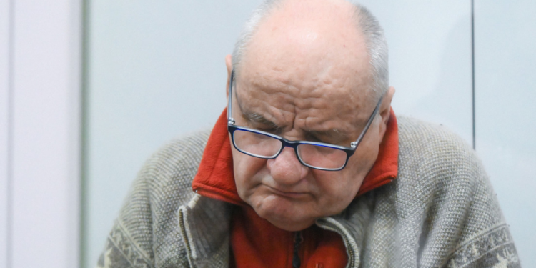 Justiça da Rússia condena o ex-vice-ministro da Defesa Pavel Popov a 19 anos de prisão por corrupção, fraude e abuso de poder em esquema com recursos militares.