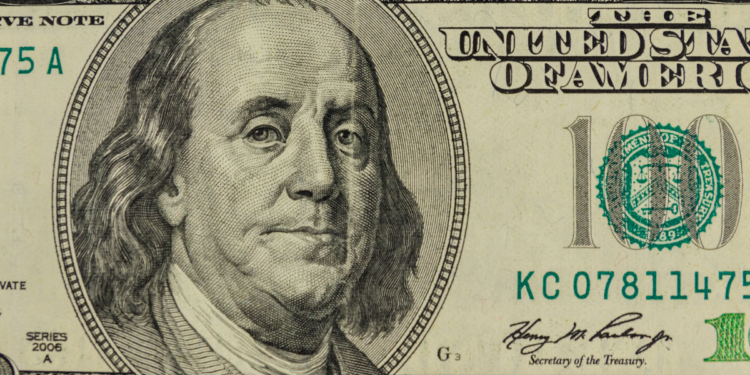 Dólar recua para R$ 5,01 e Ibovespa atinge novo recorde histórico com alta de 1,12%, impulsionados por fluxo estrangeiro e cenário global de maior apetite por risco.
