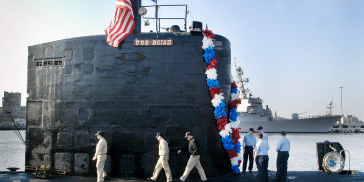 Marinha dos EUA decide desativar o submarino USS Boise após quase uma década fora de operação e custos crescentes de manutenção.