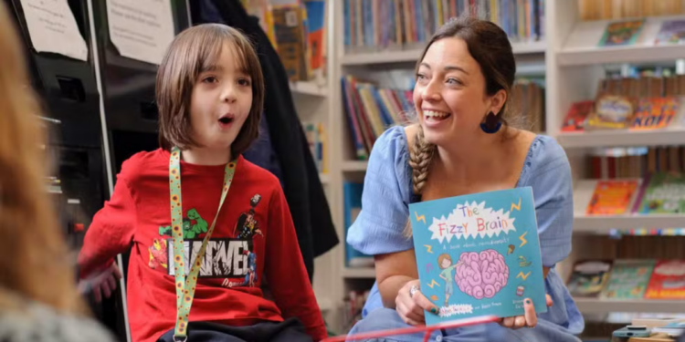 Livro “Uma Mente Borbulhante”, escrito por criança de 7 anos, retrata vivências com autismo e TDAH e será lançado no Rio de Janeiro com foco em inclusão.