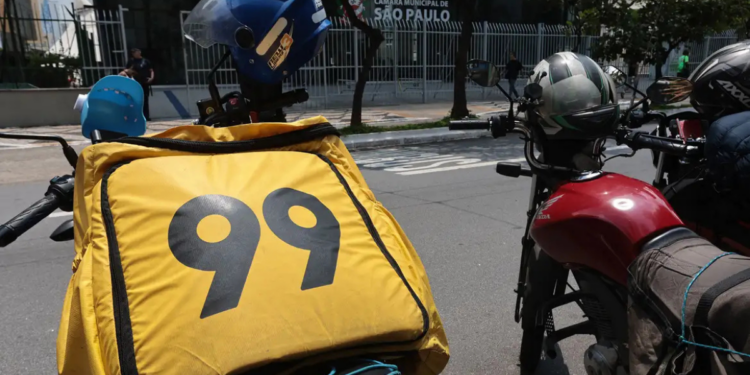 Projeto que regula trabalho por aplicativos no Congresso gera críticas de especialistas e pode ser votado nesta semana na Câmara dos Deputados.