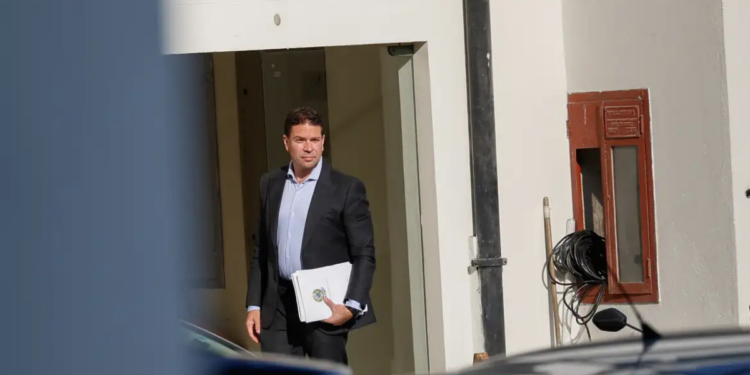 Alexandre Ramagem é detido nos Estados Unidos e passa a responder a processo de extradição. Ex-deputado estava foragido após condenação no STF.