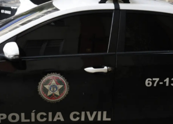 Operação da Polícia Civil do RJ apreende canetas emagrecedoras e anabolizantes ilegais em ônibus vindo do Paraguai. Casal é preso em flagrante.