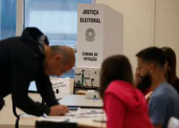 Eleitorado acima de 60 anos cresce 74% no Brasil e amplia influência nas eleições. Grupo já representa quase um quarto dos votantes, segundo levantamento.