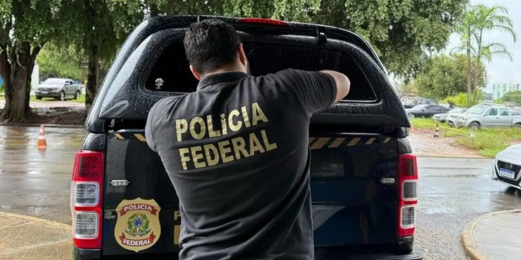 Polícia Federal realiza quarta fase da Operação Compliance Zero com mandados de prisão e busca e apreensão contra investigados por lavagem de dinheiro e corrupção.