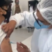 Ministério da Saúde distribui 2,2 milhões de vacinas contra covid-19 e afirma manter abastecimento regular do SUS em todo o Brasil.