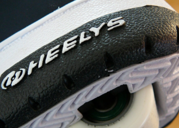 Roger Adams, criador dos tênis Heelys, morre aos 71 anos nos EUA. Produto marcou os anos 2000 e virou sucesso mundial.