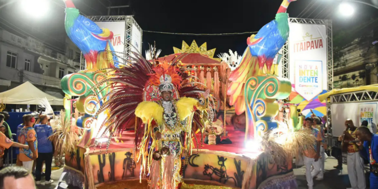 Ordem dos desfiles do Carnaval 2027 no Rio é definida com Mangueira encerrando e Beija-Flor como destaque no domingo.