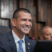 Presidente da Alerj critica judicialização de disputa política, defende diálogo entre poderes e fala sobre desafios fiscais e segurança no Rio.