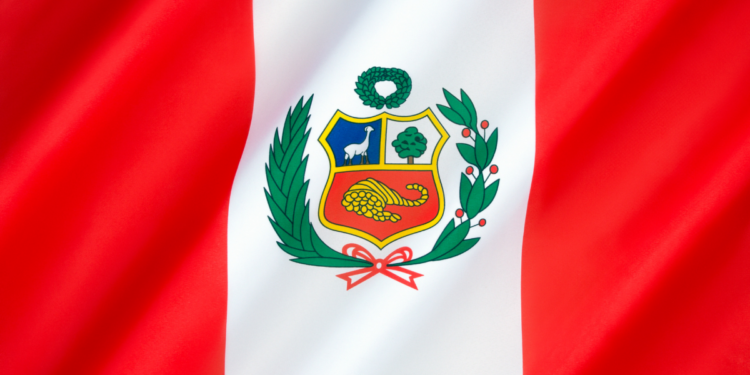 Eleições no Peru seguem indefinidas cinco dias após votação. Disputa por vaga no segundo turno está acirrada e reflete instabilidade política no país.