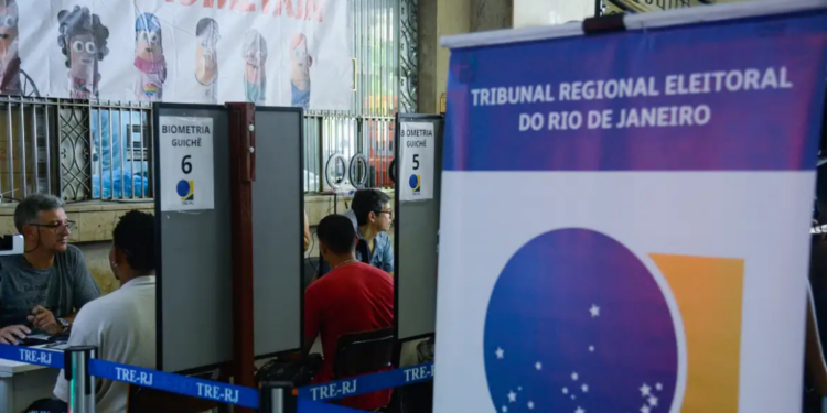 TRE-RJ terá plantões aos sábados até 6 de maio para regularização eleitoral, emissão de título, transferência e biometria no estado do Rio de Janeiro.