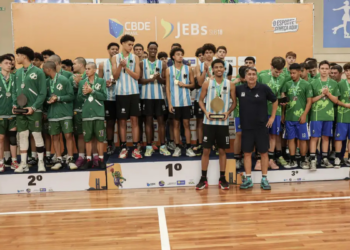 Final dos Jogos Escolares Brasileiros é marcada por emoção após morte de Oscar Schmidt. Time de Ponta Porã conquista título e vaga internacional na Sérvia.
