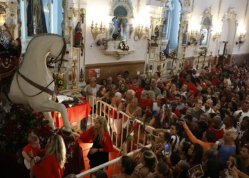 Programação em homenagem a São Jorge começa neste domingo no Rio, com missas, procissão, show de drones e expectativa de milhares de fiéis em Quintino.