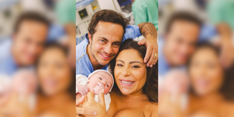 Thammy Miranda e Andressa Ferreira divulgaram o vídeo do nascimento de Vicente e emocionaram seguidores ao relatar o momento como transformador e espiritual.