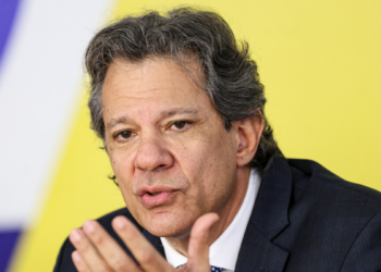 Fernando Haddad afirma que discussão sobre possível taxação do Pix teve origem no governo Bolsonaro. Tema ganhou força entre 2024 e 2025 e segue gerando debate público.