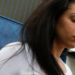 Monique Medeiros se entrega à polícia após decisão do STF que determinou sua volta à prisão no caso Henry Borel. Julgamento está marcado para maio.