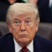 Pesquisas da NBC News e CNN mostram queda na aprovação de Donald Trump, com 63% de desaprovação e críticas à economia e política externa dos EUA.