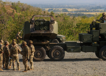 Palantir divulga manifesto sobre IA e defesa militar, gerando debate global sobre tecnologia, segurança e risco de nova corrida armamentista.