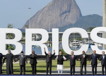 FMI prevê que economias emergentes crescerão 4,4% em 2026, acima dos países desenvolvidos. Brasil tem projeção de 1,9% e Índia lidera com 6,5%.