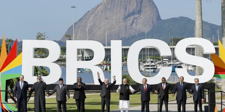 FMI prevê que economias emergentes crescerão 4,4% em 2026, acima dos países desenvolvidos. Brasil tem projeção de 1,9% e Índia lidera com 6,5%.