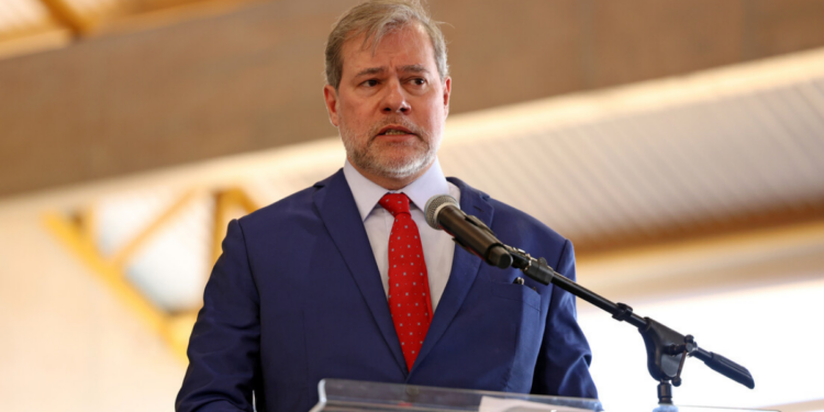 Dias Toffoli se declara suspeito e sai de julgamento no STF sobre prisões relacionadas ao BRB; caso envolve operação que investiga irregularidades financeiras.