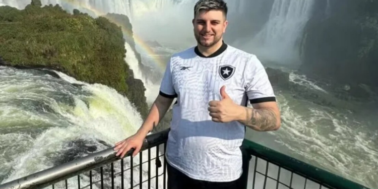 Homem de 29 anos morreu após abordagem da PM na Pavuna; família contesta versão oficial e polícia civil investiga o caso.