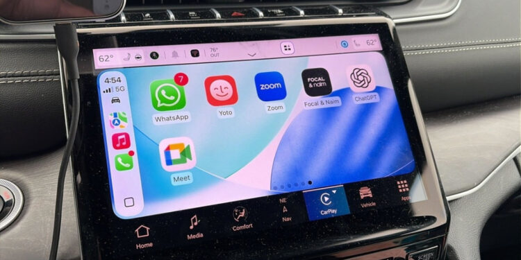 Apps ampliam recursos no sistema automotivo da Apple.