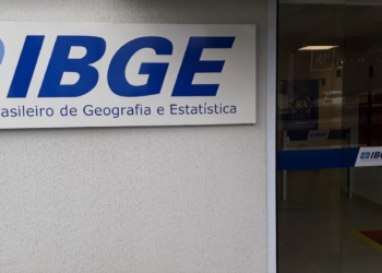 IBGE reduz vagas do concurso temporário para 36.946 e mantém previsão de edital em maio. Seleção deve mobilizar milhares de candidatos no Brasil.