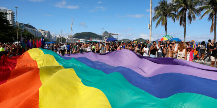Com 38 cidades engajadas, Rio de Janeiro lidera em número de Paradas LGBT+ proporcionalmente; veja as estratégias de união.