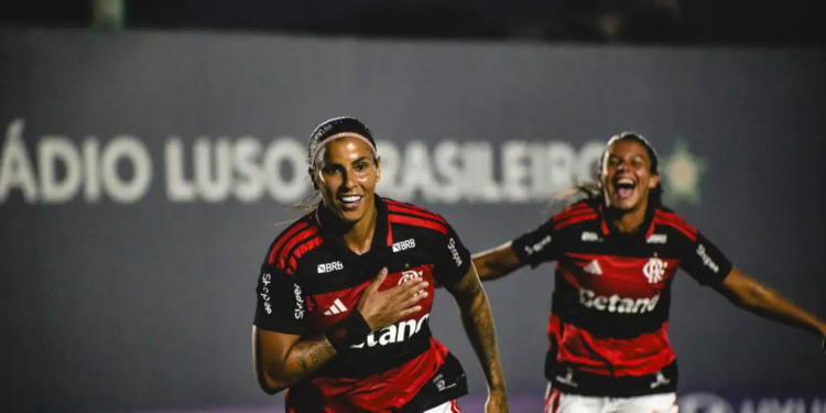 Flamengo domina Vitória e encosta nos líderes do Brasileirão Feminino