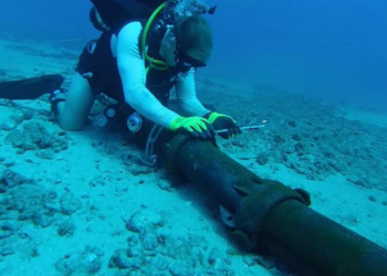 Cabos submarinos sustentam a internet global e enfrentam riscos de guerra, sabotagem e acidentes com impacto econômico imediato.