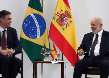 Lula começa agenda europeia em Barcelona com reuniões estratégicas e acordos bilaterais.