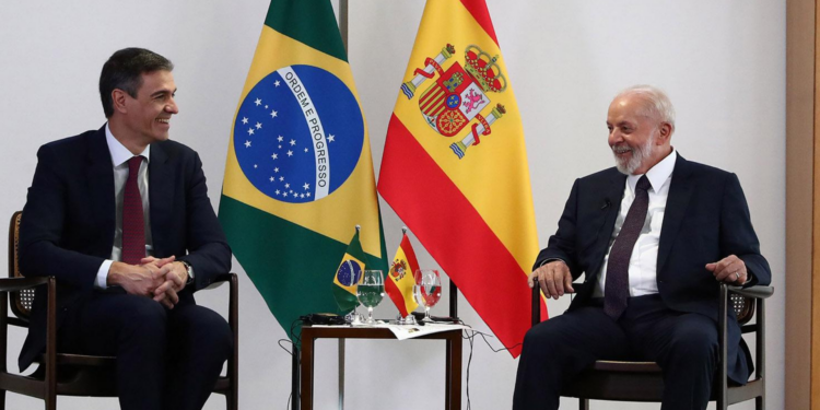 Lula começa agenda europeia em Barcelona com reuniões estratégicas e acordos bilaterais.
